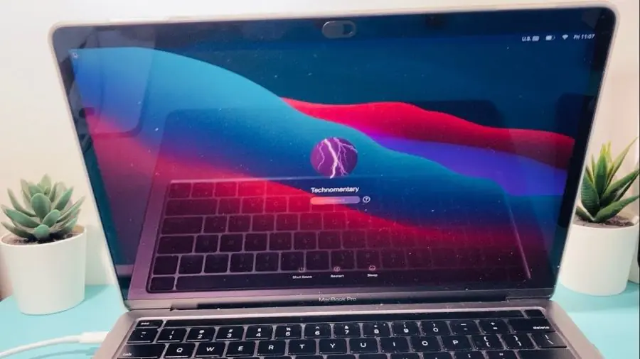 M1 Air MacBook ekran açılmıyor sorununu çözmeye yönelik adımları gösteren bir görsel.