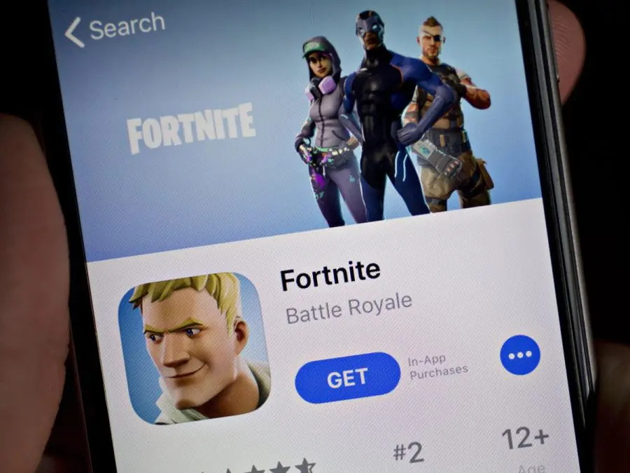 Fortnite'ın iOS platformuna geri dönüşü için olası senaryoları ve bu süreçte yaşanan gelişmeleri gösteren bir infografik.