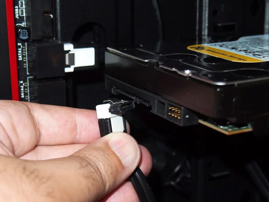 Hard disk bağlantısının kontrol edilmesi gerektiğini gösteren bir görsel.