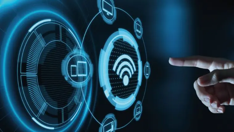 Wi-Fi sinyal gücünü artırmaya yönelik bir modem ve bilgisayar görseli.