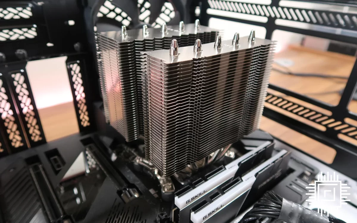 Bilgisayar işlemcisi ve soğutma kulesi.