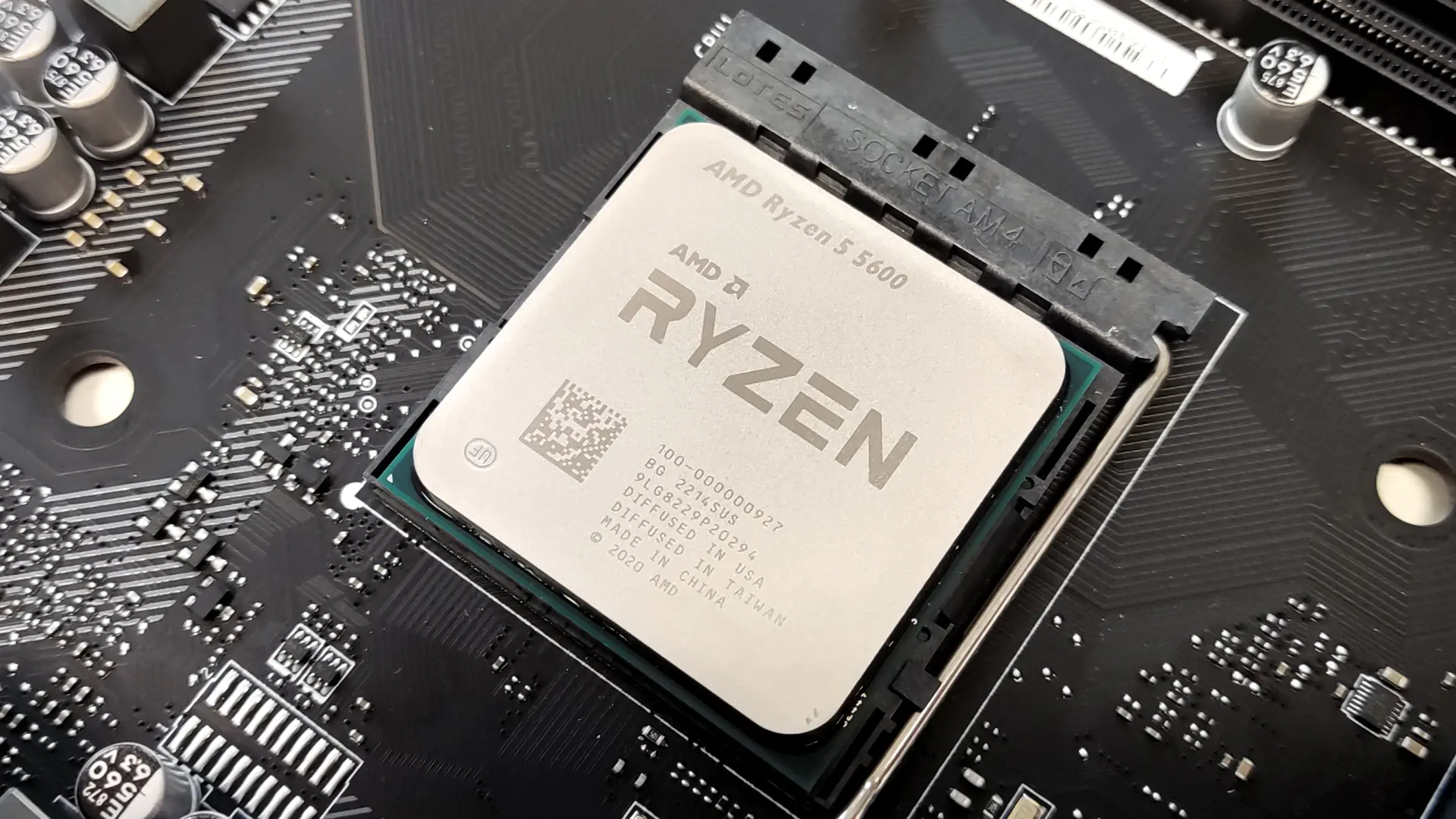 BIOS ekranında Ryzen 5 5600 işlemcinin hız aşırtma ayarları yapılırken çekilmiş bir ekran görüntüsü. İşlemcinin çekirdek frekansı artırılıyor.