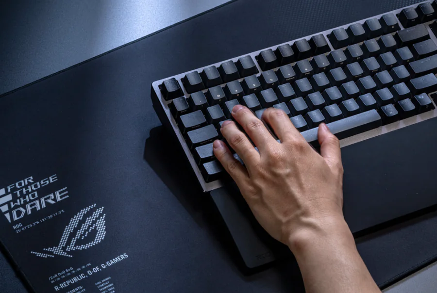 ROG Azoth 96 HE inceleme