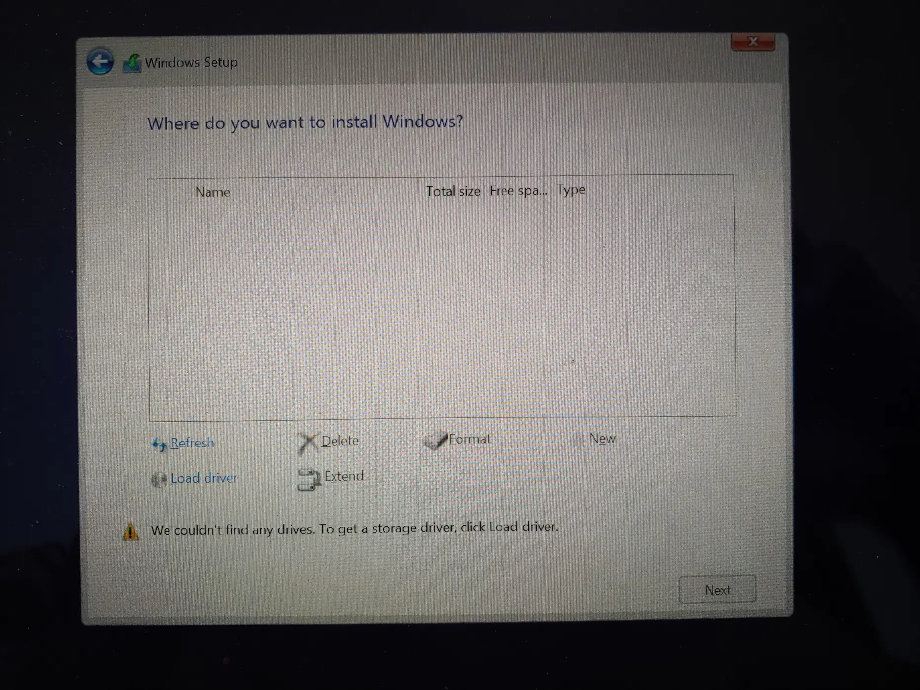 Windows 11 kurulumunda USB bellek görünmediği için yaşanan ekran hatası.