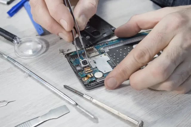 Düzenli cihaz bakımını gösteren görsel