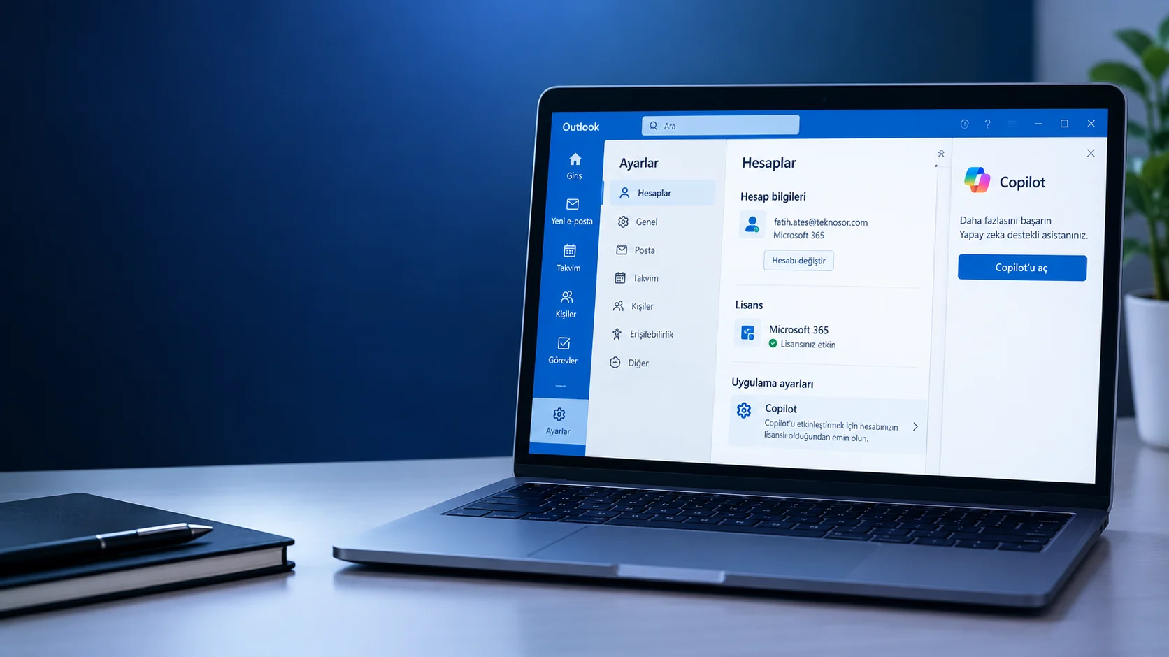 Outlook Copilot görünmüyor hatasını çözen hesap, lisans ve ayar menülerini gösteren bilgisayar ekranı.