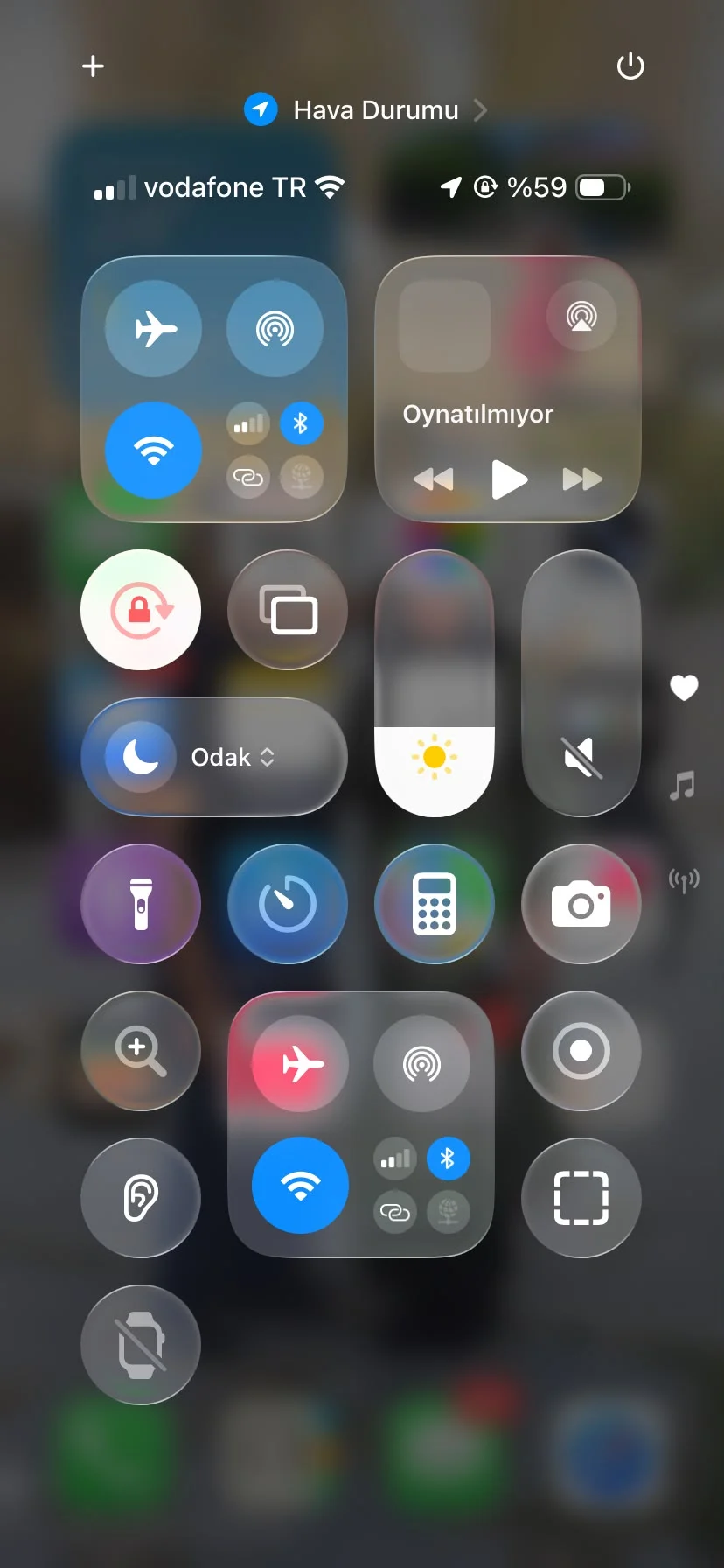 iPhone Kontrol Merkezi'nde ses ve Bluetooth ayarlarının gösterimi